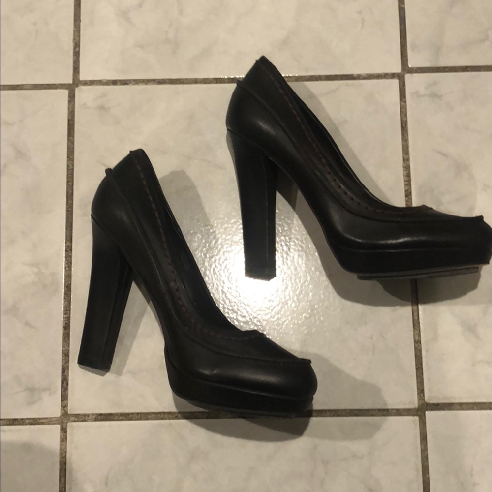 Shoes - Picture 3 of 4